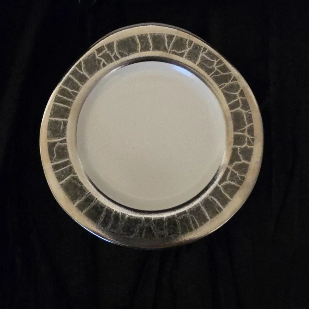 Michael Wainwright Black And‎ Silver Ceramic Art Plate 7.5
